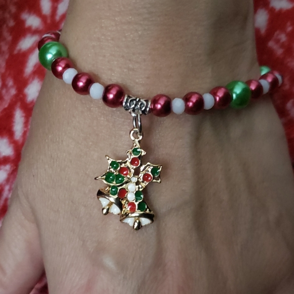 Handmade Christmas bells 7 1/4 bracelet - Picture 1 of 6